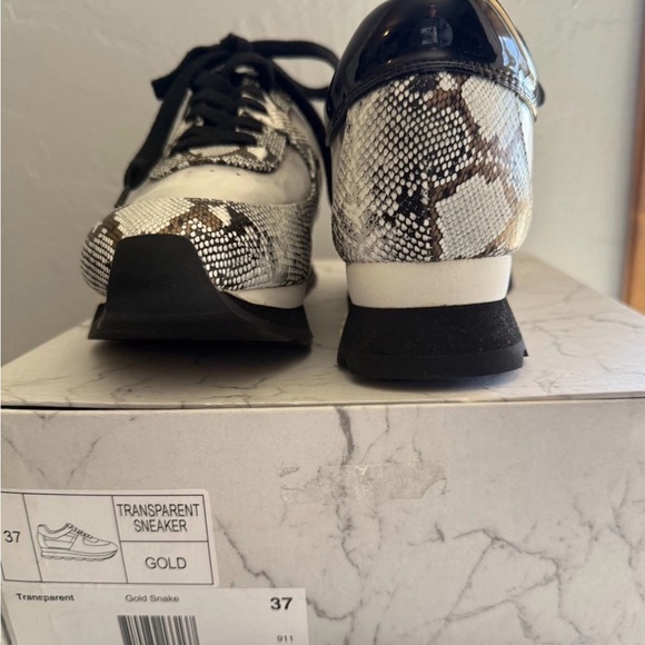Jessica Rich Women’s Gold Python snake Transparent Sneaker 37=7 New $200+ Retail - Picture 2 of 7